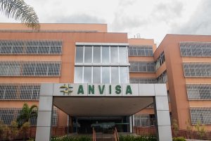 Anvisa suspende venda de medicamentos para hipertensão e câncer
