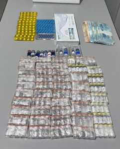 PR-323: Polícia apreende anabolizantes e medicamentos ilegais