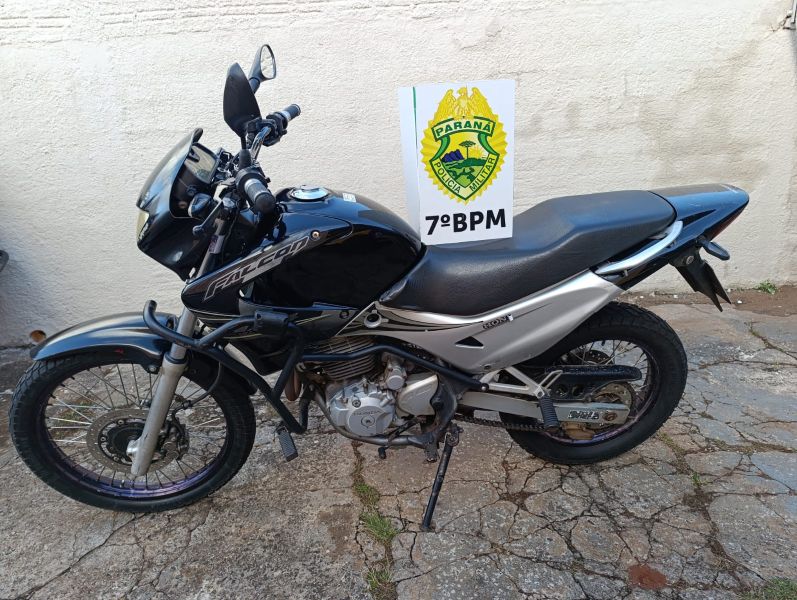 Mulher sem CNH é flagrada com moto barulhenta