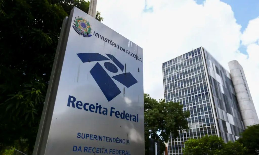 Restituição do Imposto de Renda paga R$ 16 bilhões nesta terça
