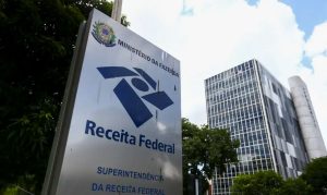 Restituição do Imposto de Renda paga R$ 16 bilhões nesta terça