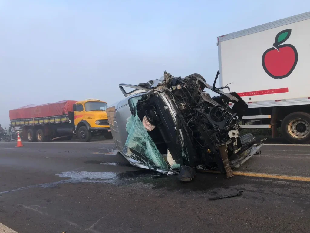 Tragédia na PR-323 mata três e deixa feridos graves