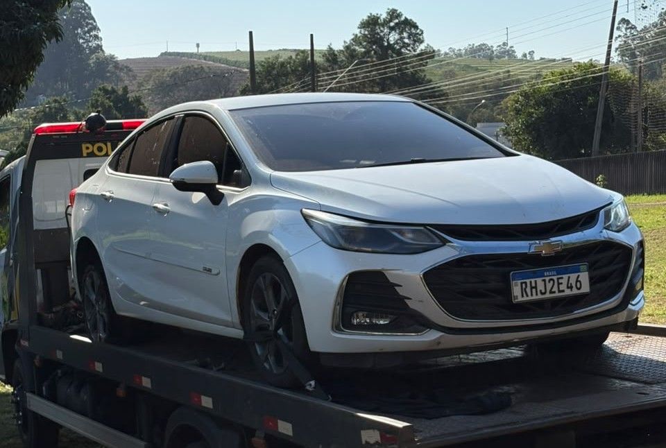 PM encontra 72 kg de maconha em carro abandonado