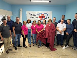 Comitê Mulher  de Quarto Centenário entrega 256 cobertores para a Santa Casa