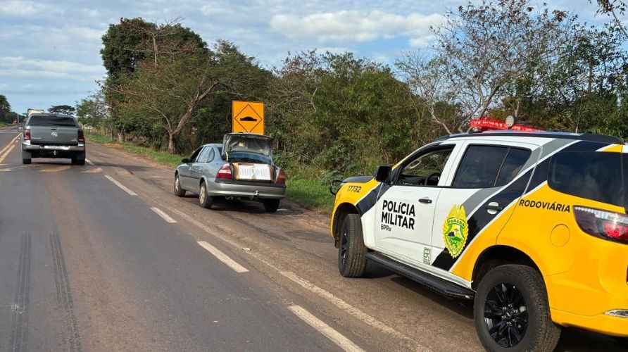 Polícia Rodoviária apreende 225 pacotes de cigarros contrabandeados na PRC-272