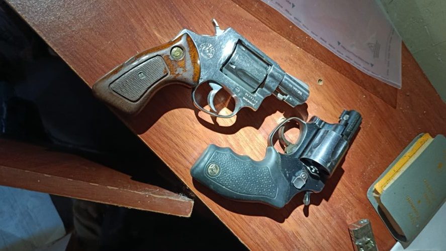 Homem é preso com armas durante operação em Goioerê