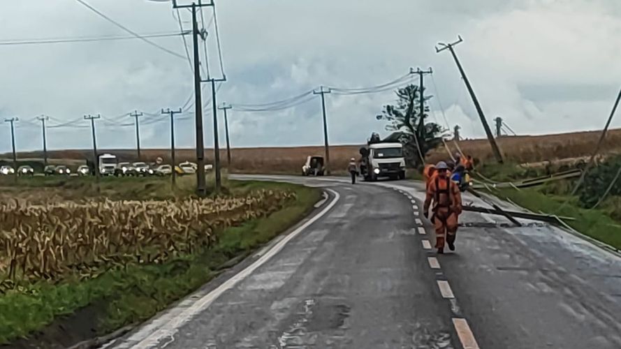 Temporal bloqueia trecho da PR-180 e mobiliza Polícia Rodoviária