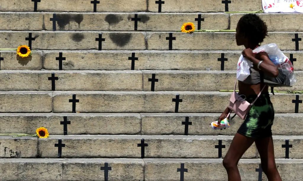 Mortes violentas caem no Brasil, aponta Anuário de Segurança
