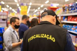 Fiscalização intensifica combate a irregularidades em comércios de alimentos