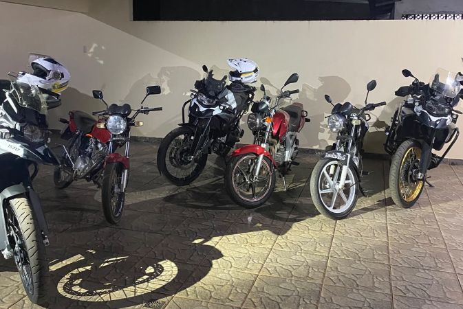 Operação apreende quatro motos e aplica 18 multas