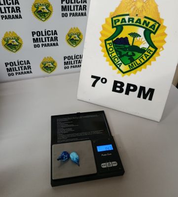 PM prende mulher por tráfico e apreende cocaína durante abordagens