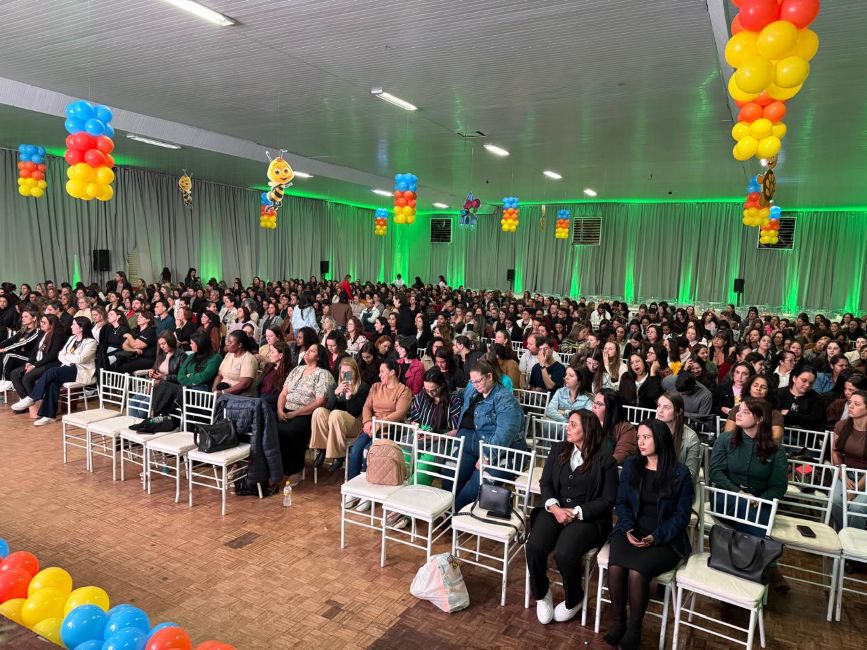 Sicredi reúne 600 educadores em encontro regional em Goioerê