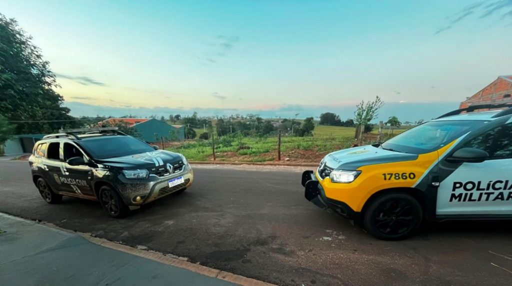 Polícias Civil e Militar cumprem mandados e apreendem simulacro de arma