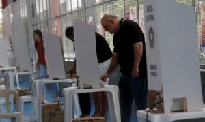 Urna eletrônica passa por cerca de 40 etapas de auditoria antes das Eleições 2026