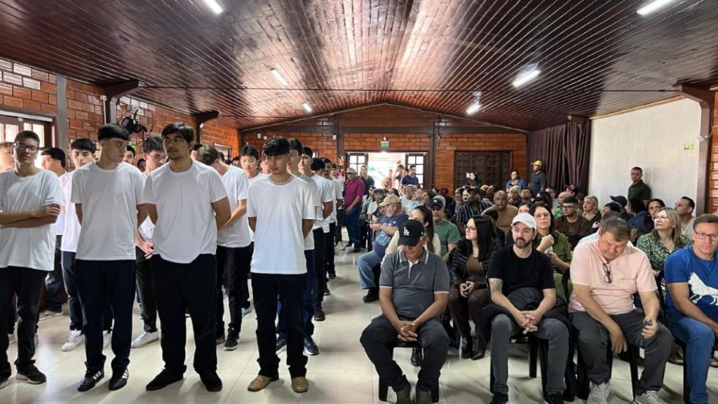 80 jovens recebem certificados de reservistas em Goioerê