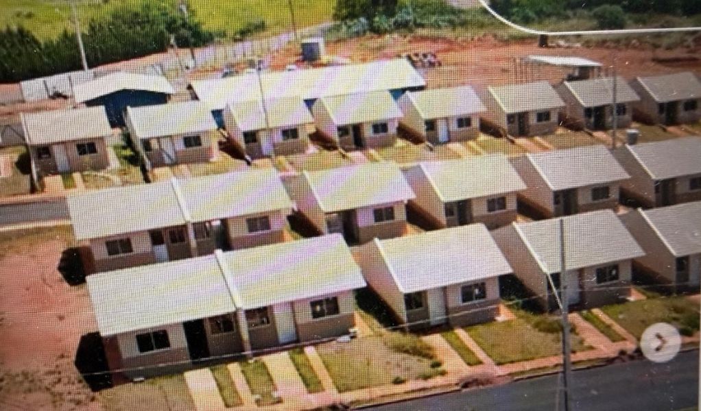 Moradores aguardam resposta sobre entrega de conjunto habitacional em Goioerê