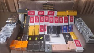 Descaminho: fiscalização apreende celulares, perfumes e MacBooks em Goioerê