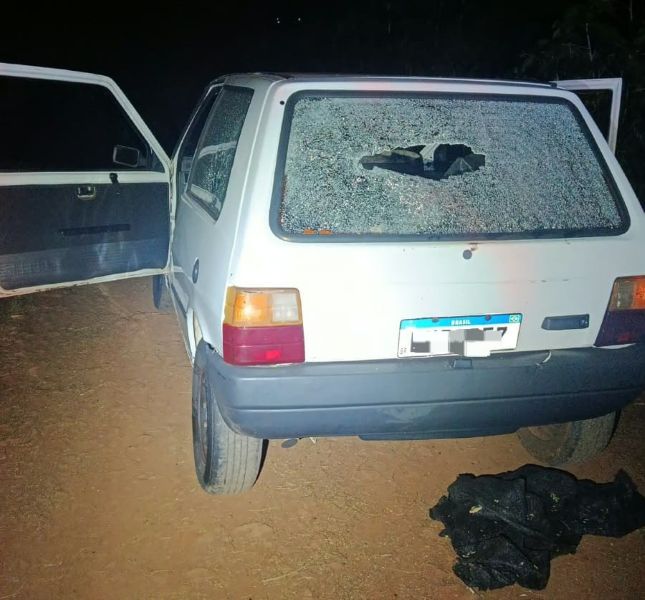 Uno é encontrado abandonado com marcas de tiros em Quarto Centenário