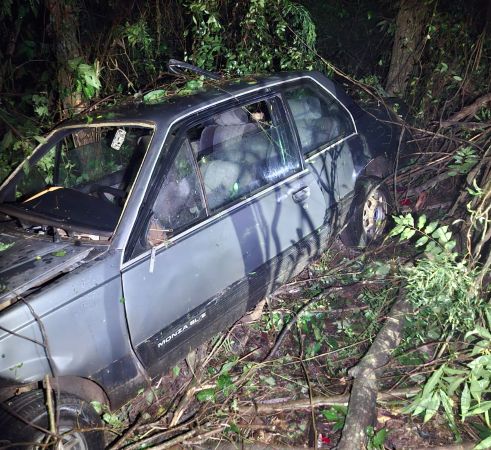 Acidente na PR-364 deixa motorista ferido