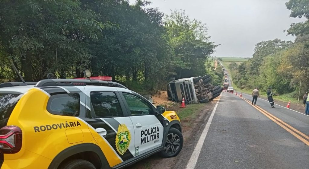 Embriaguez ao volante termina em prisão após tombamento