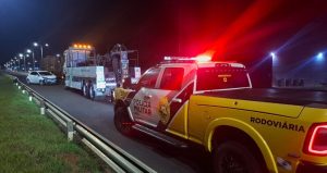 Acidente na PR-323 deixa motorista ferida