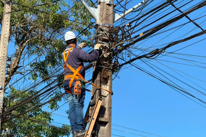 Copel remove mais de 120 toneladas de cabos obsoletos