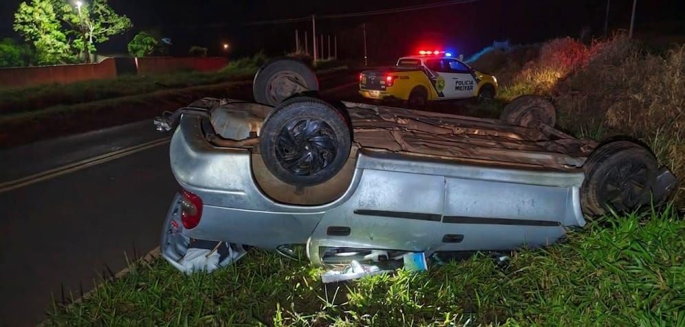 Capotamento na Rodovia PR-468 fere passageira