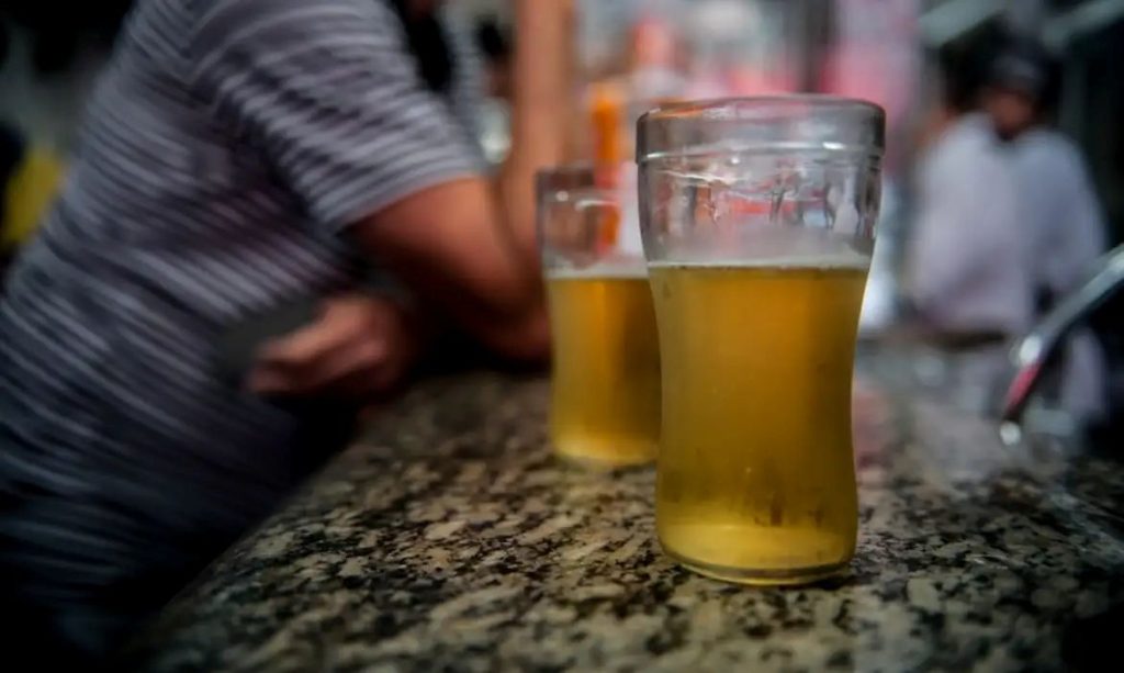 Álcool e tabaco podem levar à cegueira, alerta neuro-oftalmologia
