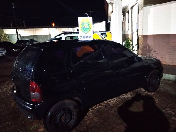Polícia recupera veículo furtado e apreende adolescente
