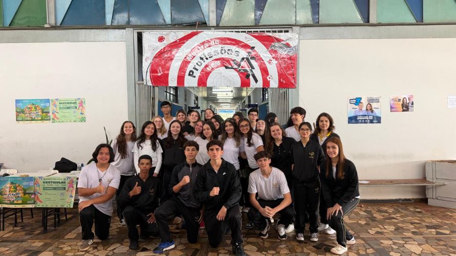 Feira de Profissões da UEM atrai estudantes em Goioerê