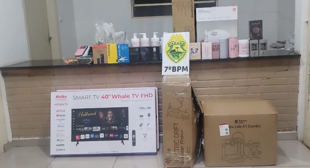 Contrabando na PR-082 termina com apreensão de produtos do Paraguai