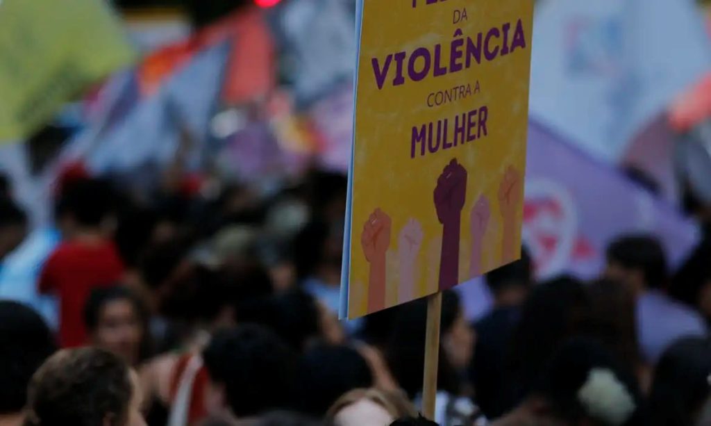 Plataformas digitais terão 15 dias para informar canais de denúncia de violência contra mulheres