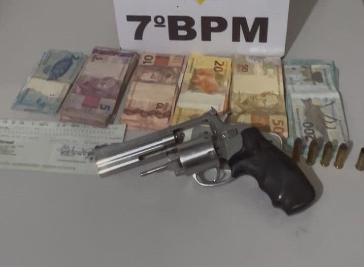 Porte ilegal de arma de fogo termina em prisão
