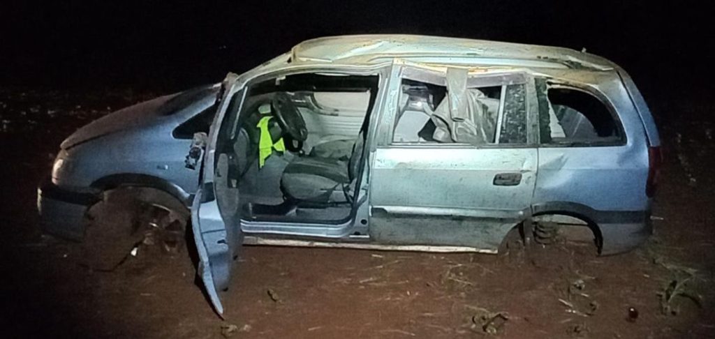 Capotamento deixa idoso ferido na Rodovia PR 239