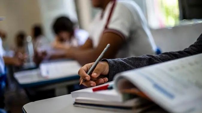 Ministério Público denuncia professor por crimes sexuais contra cinco estudantes