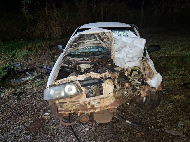 Colisão frontal deixa motociclista gravemente ferido e prende condutor