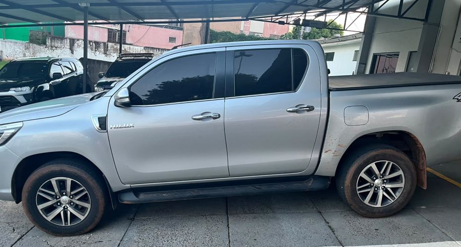 Polícia Civil recupera camionete furtada e prende dois