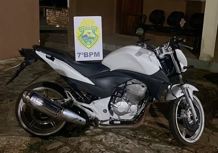 Fiscalização de trânsito flagra motociclista sem CNH e veículo irregular